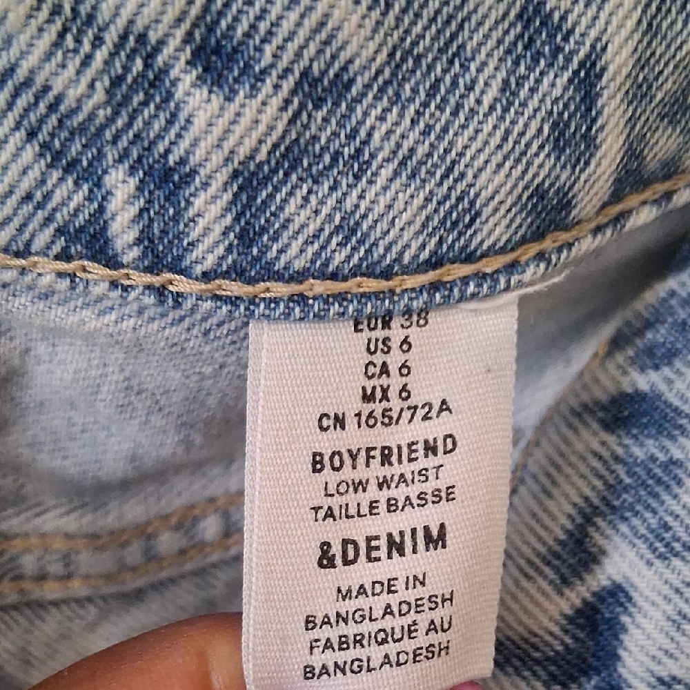 Distressed Light Blue Jeans - Picture 10 of 10